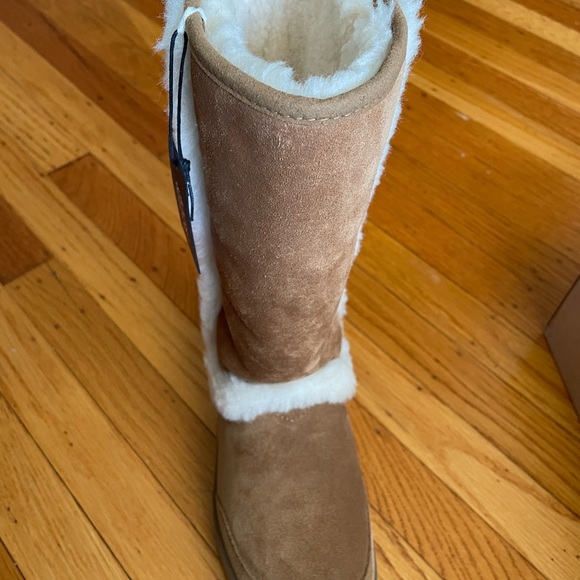 UGG Sundance Boot - Picture 2 of 4